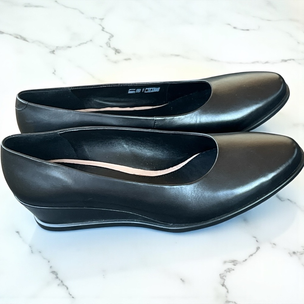 Ecco Danish Design Black Leather Wedge Shoes. NWOT